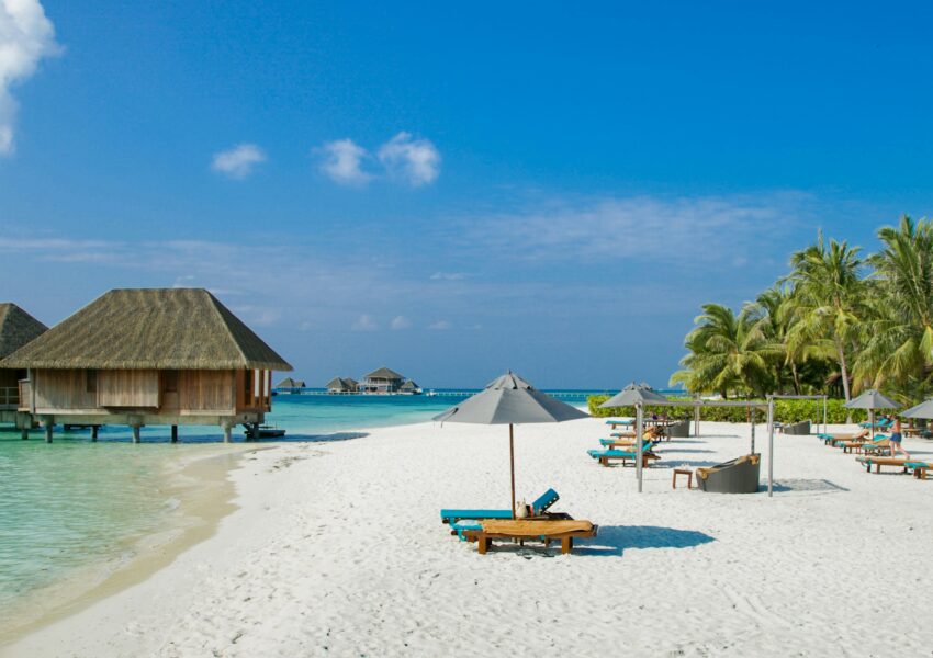 السياحة في المالديف للأزواج: وجهة الأحلام لكل من يبحث عن الهدوء والرومانسية